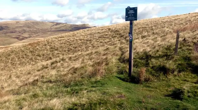 Open moorland and a long grassy ridge rising towards the summit of Brown Knoll in the Derbyshire Dark Peak