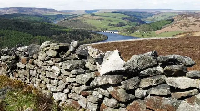 Gritstone outcrops on Bamford Edge with a wide view across the Hope Valley towards Ladybower Reservoir